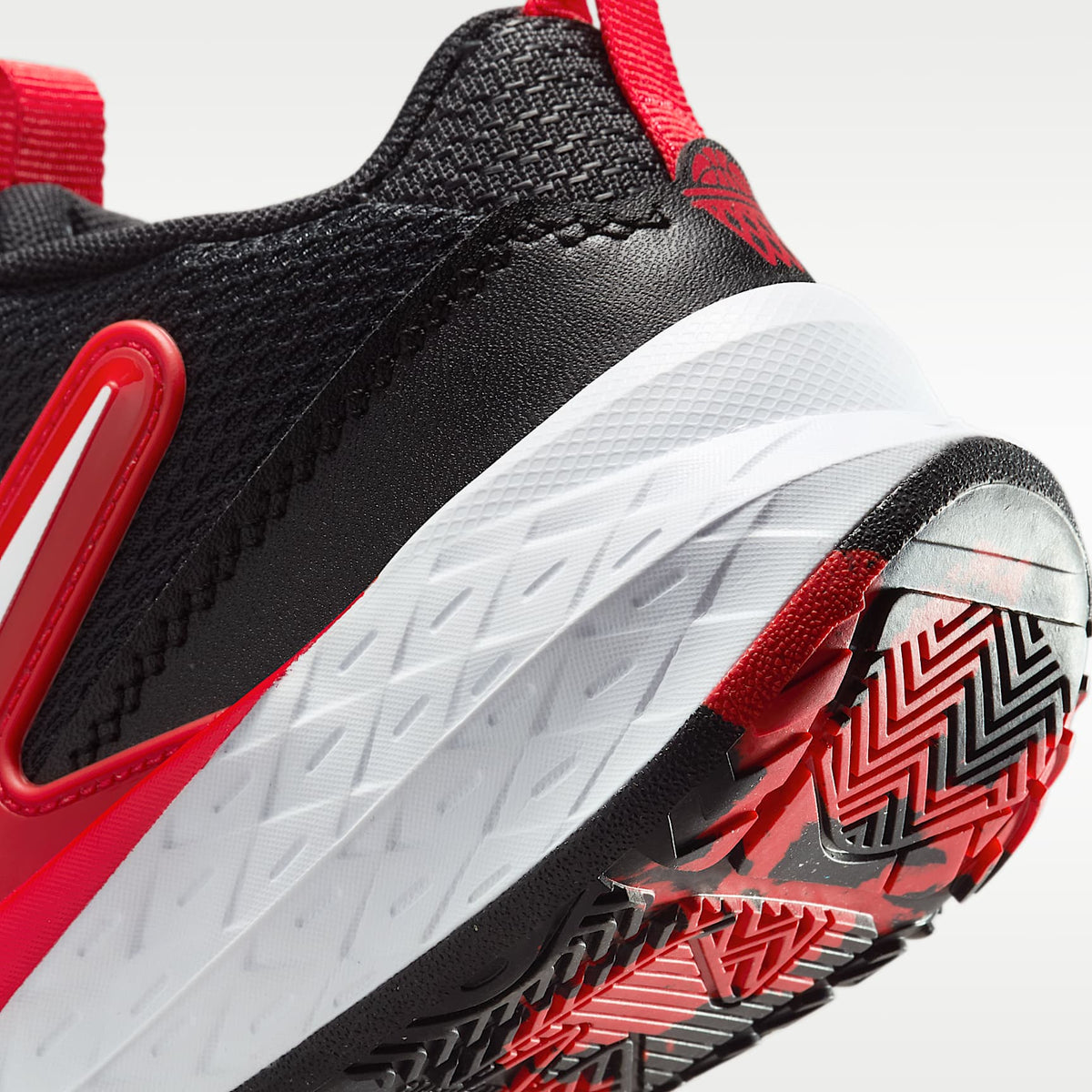 Nike Team Hustle D 12 – Negro/Rojo universitario/Blanco – vista 8