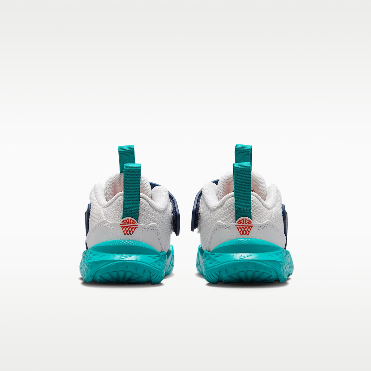 Nike Team Hustle D 12 – Blanco cumbre/Energía/Azul marino medianoche/Naranja seguridad – vista 6