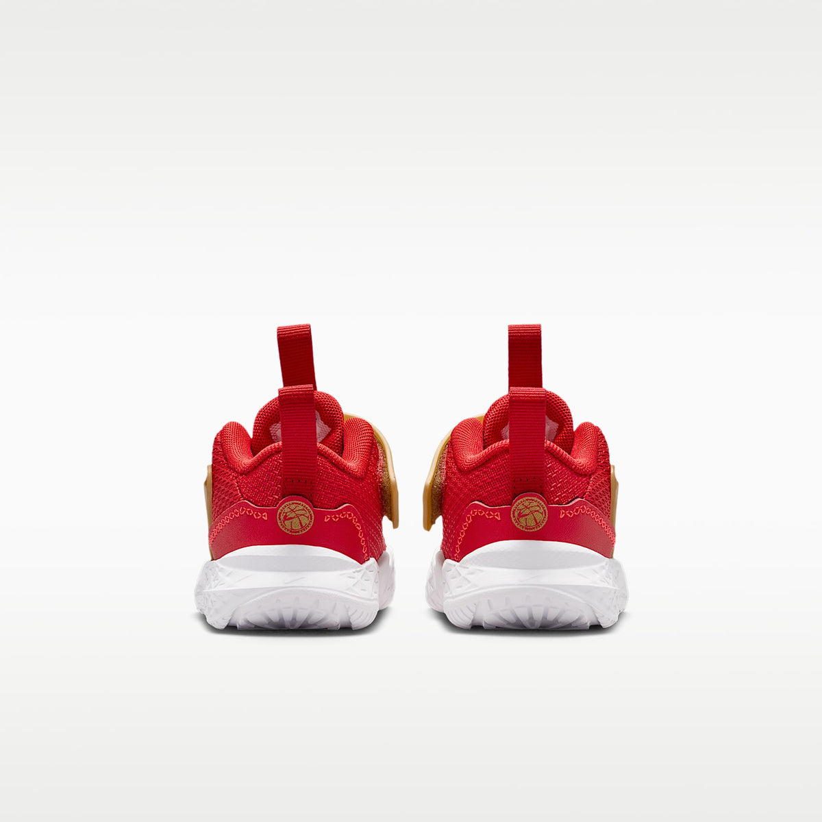 Nike Team Hustle D 12 – Rojo universitario/Oro metalizado/Carmesí brillante/Blanco – vista 6