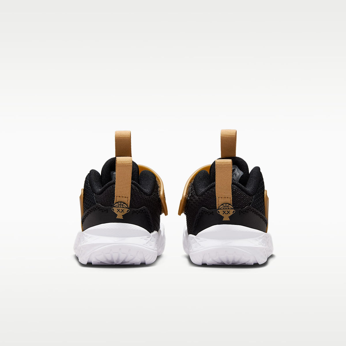 Nike Team Hustle D 12 – Negro/Oro metalizado/Blanco/Negro – vista 6