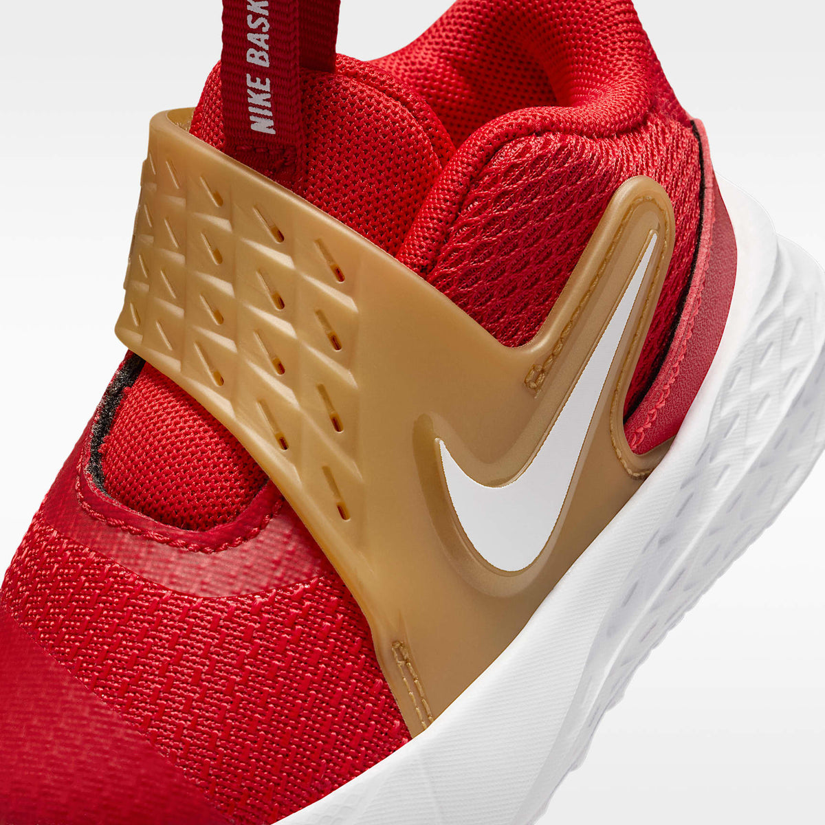 Nike Team Hustle D 12 – Rojo universitario/Oro metalizado/Carmesí brillante/Blanco – vista 7