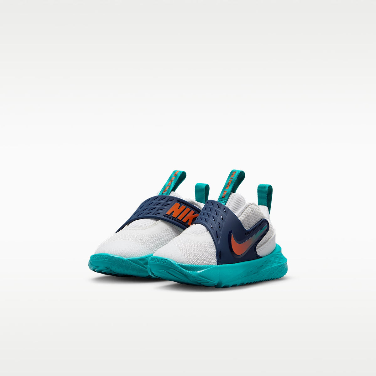 Nike Team Hustle D 12 – Blanco cumbre/Energía/Azul marino medianoche/Naranja seguridad – vista 5