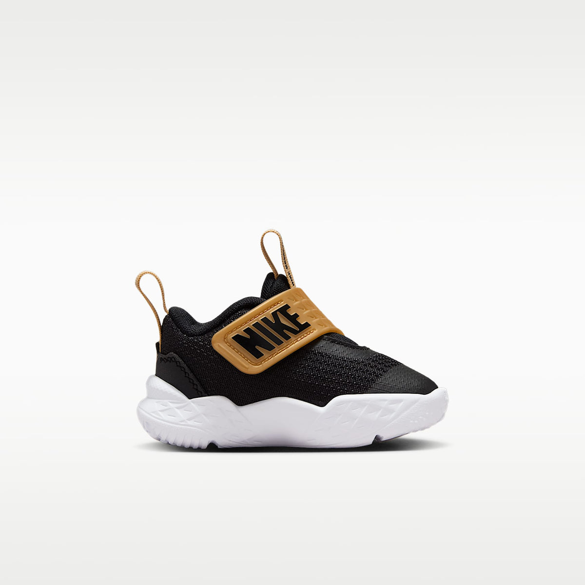 Nike Team Hustle D 12 – Negro/Oro metalizado/Blanco/Negro – vista 3