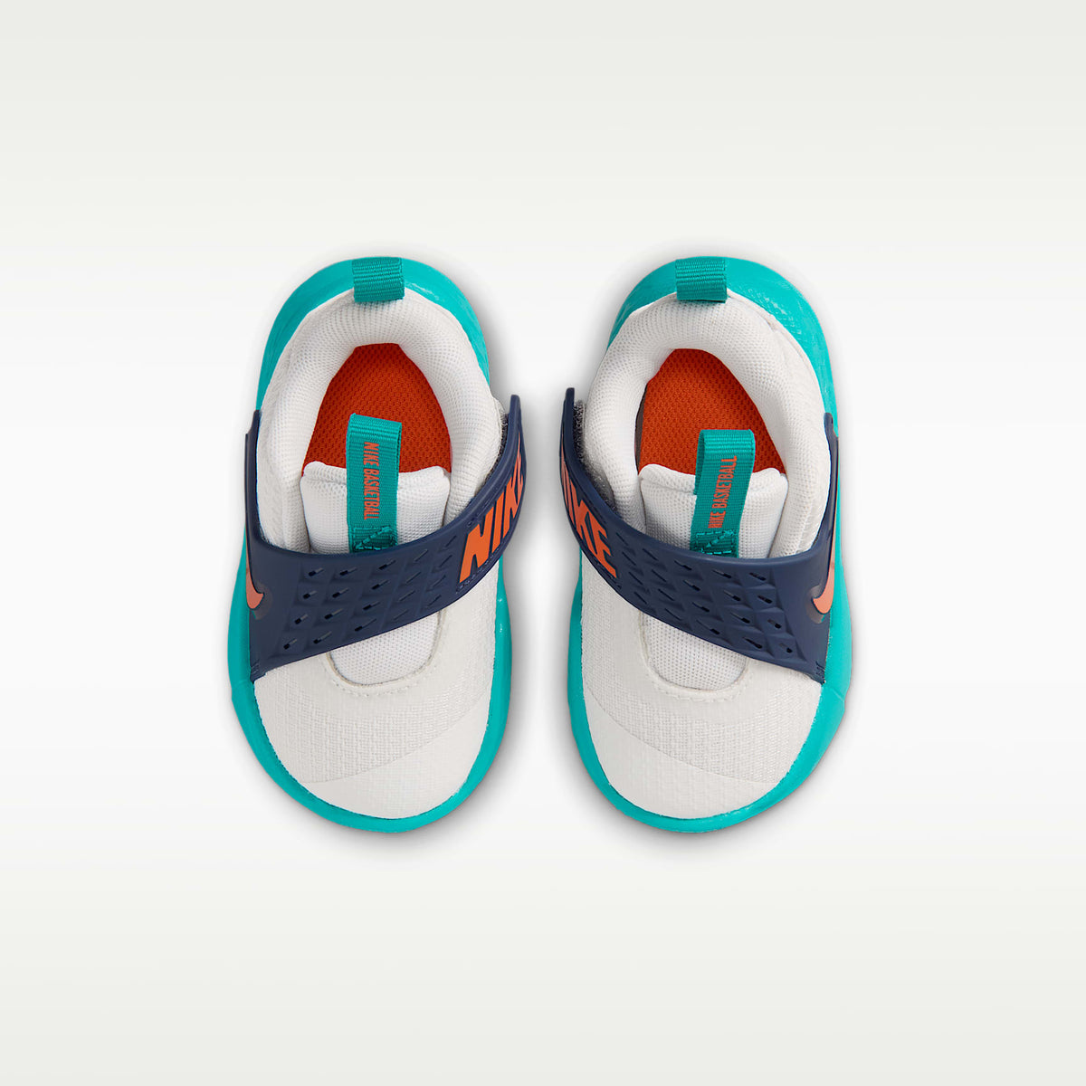 Nike Team Hustle D 12 – Blanco cumbre/Energía/Azul marino medianoche/Naranja seguridad – vista 4