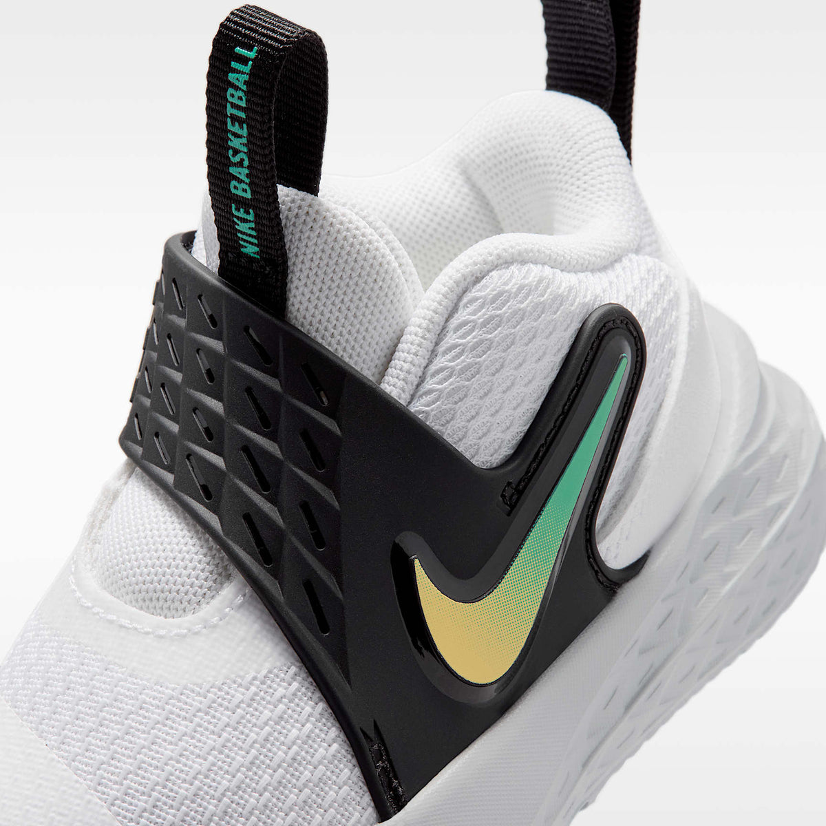 Nike Team Hustle D 12 – Blanco/Negro/Esmeralda transparente/Oro topacio – vista 7