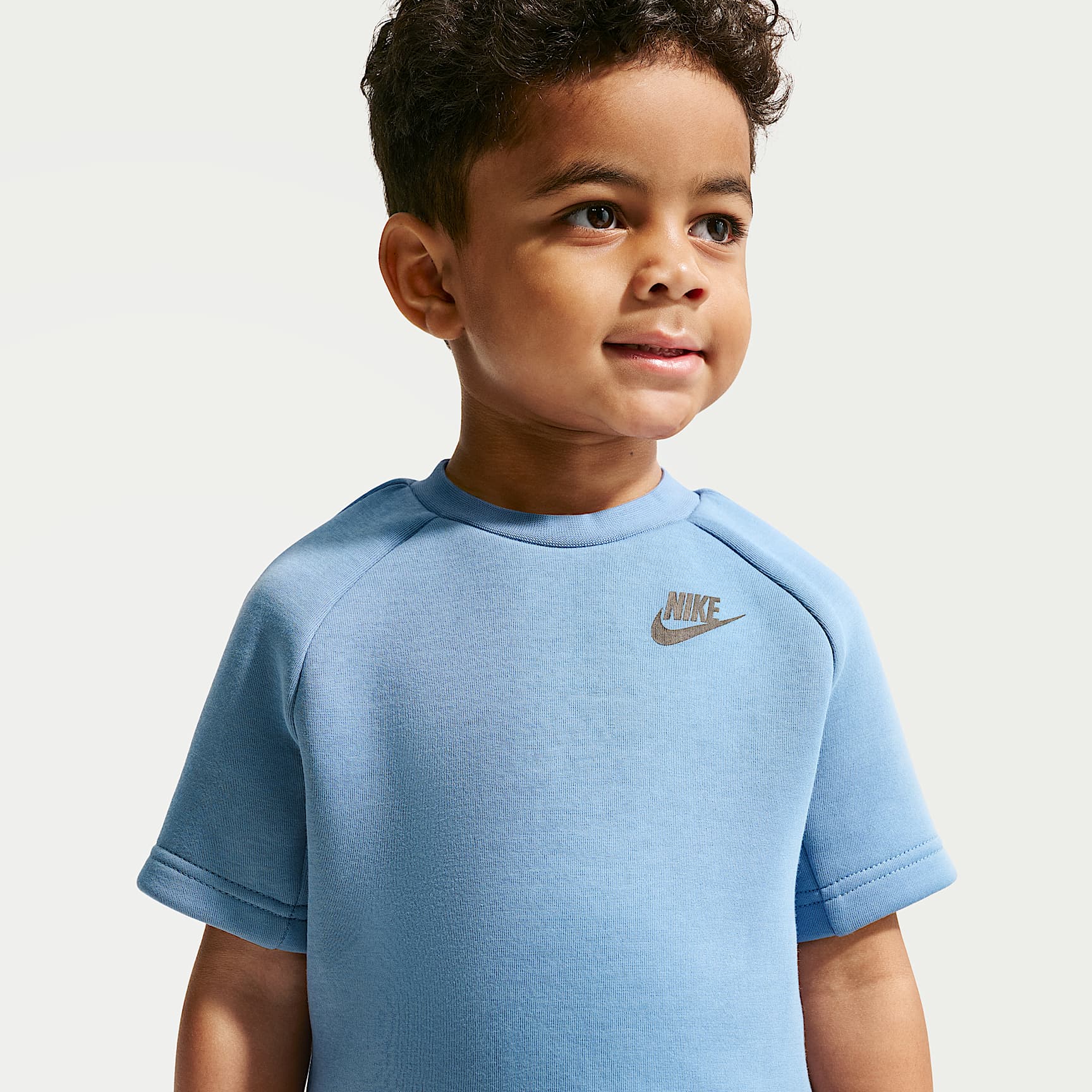 Conjunto de playera y shorts de Tech Fleece infantil Nike – Azul de trabajo – vista 2