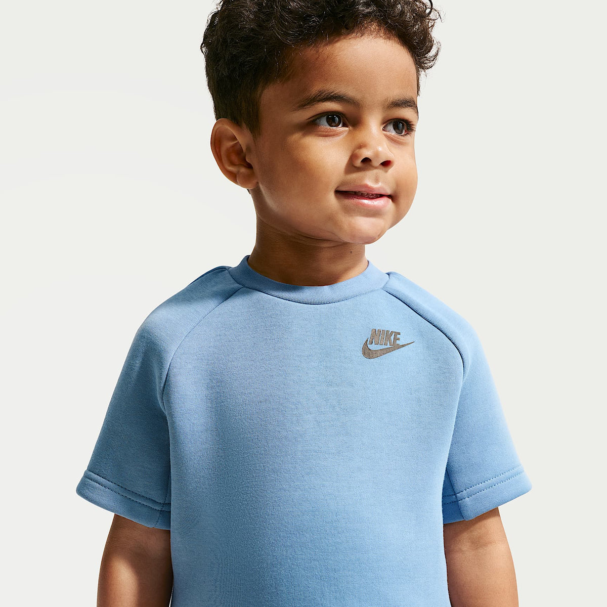 Conjunto de playera y shorts de Tech Fleece infantil Nike – Azul de trabajo – vista 2