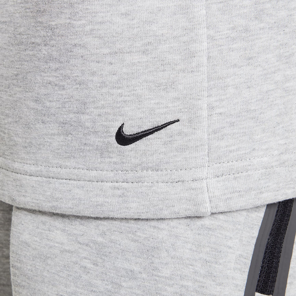 Conjunto de cuello redondo de dos piezas Nike para niños talla pequeña – Gris – vista 6