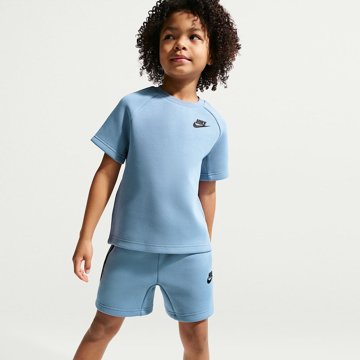 Conjunto de cuello redondo de dos piezas Nike para niños talla pequeña – Azul de trabajo – vista 6