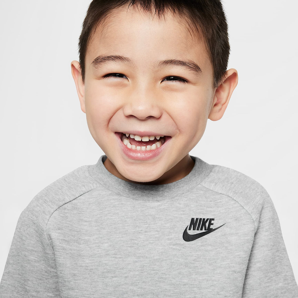 Conjunto de playera y shorts de Tech Fleece infantil Nike – Gris oscuro jaspeado – vista 3