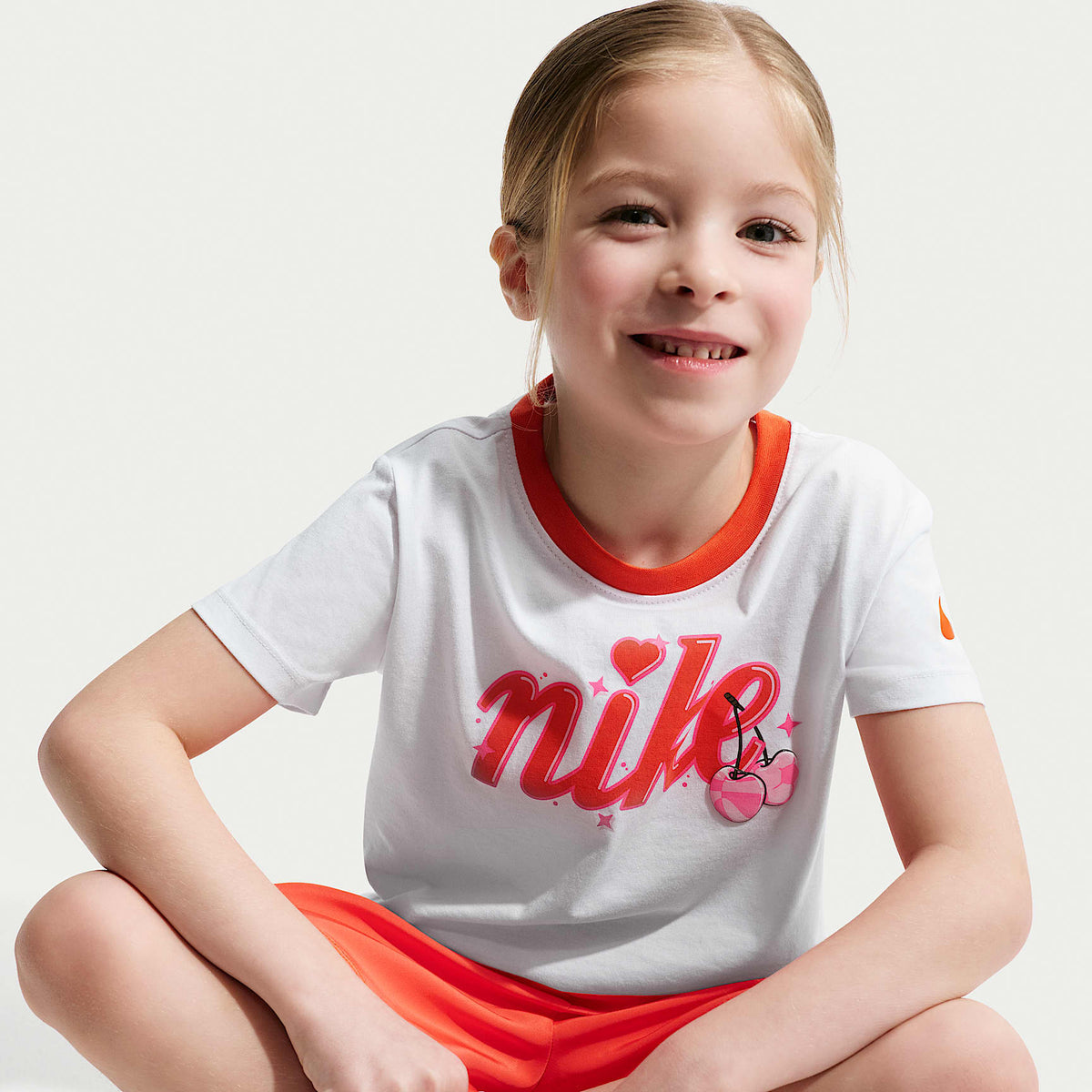Conjunto de playera y shorts Crossover Dri-FIT para niños talla pequeña Nike – Naranja césped – vista 6