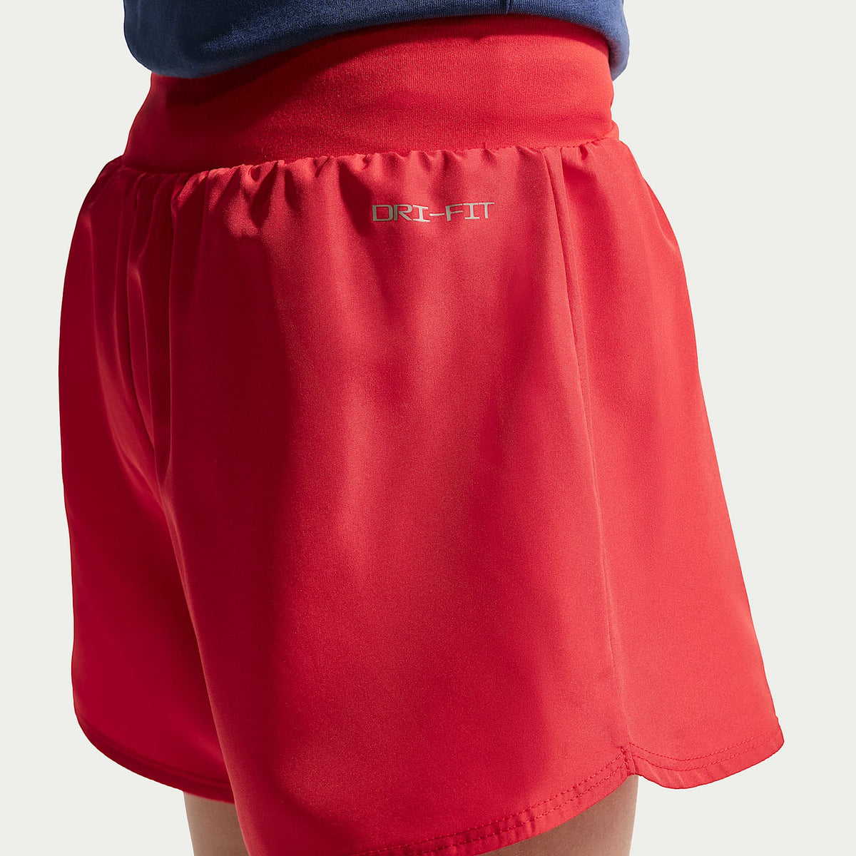 Conjunto de playera y shorts Crossover Dri-FIT para niños talla pequeña Nike – Rojo universitario – vista 5