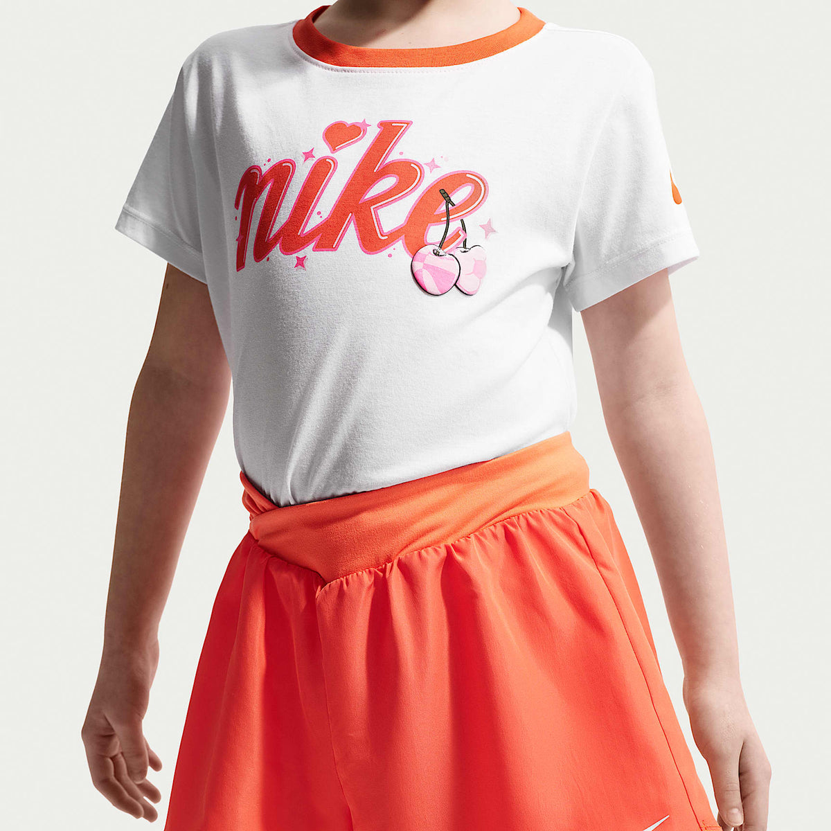 Conjunto de playera y shorts Crossover Dri-FIT para niños talla pequeña Nike – Naranja césped – vista 4