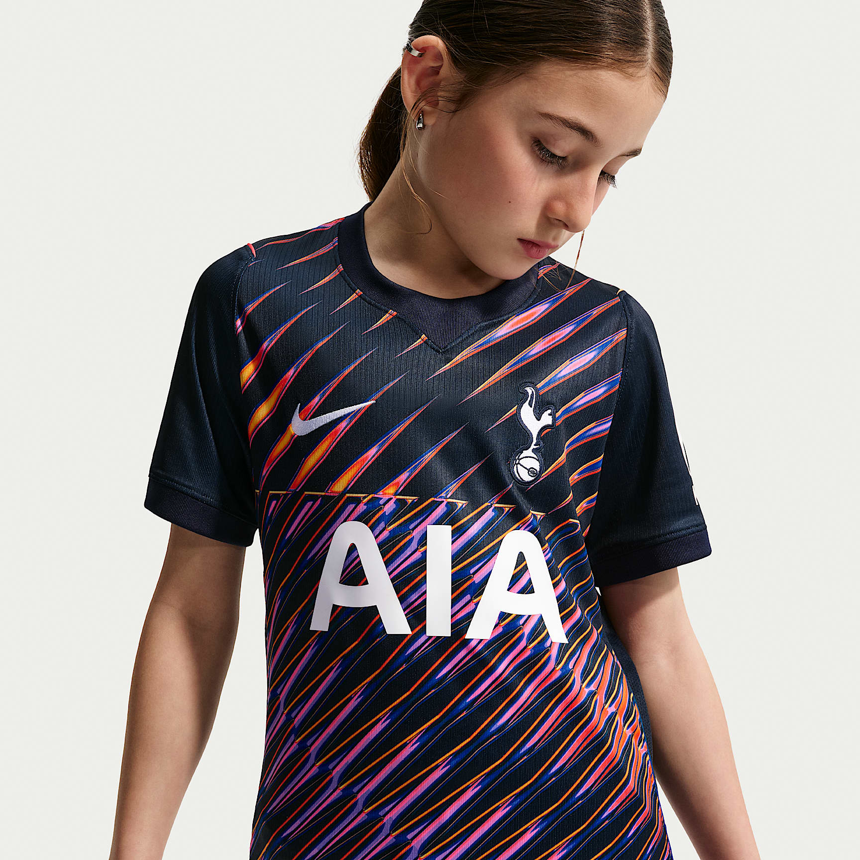 Jersey de futbol Nike Dri-FIT Replica del Tottenham Hotspur visitante 2026/27 Stadium para niños talla grande – Obsidiana/Blanco/Blanco – vista 2