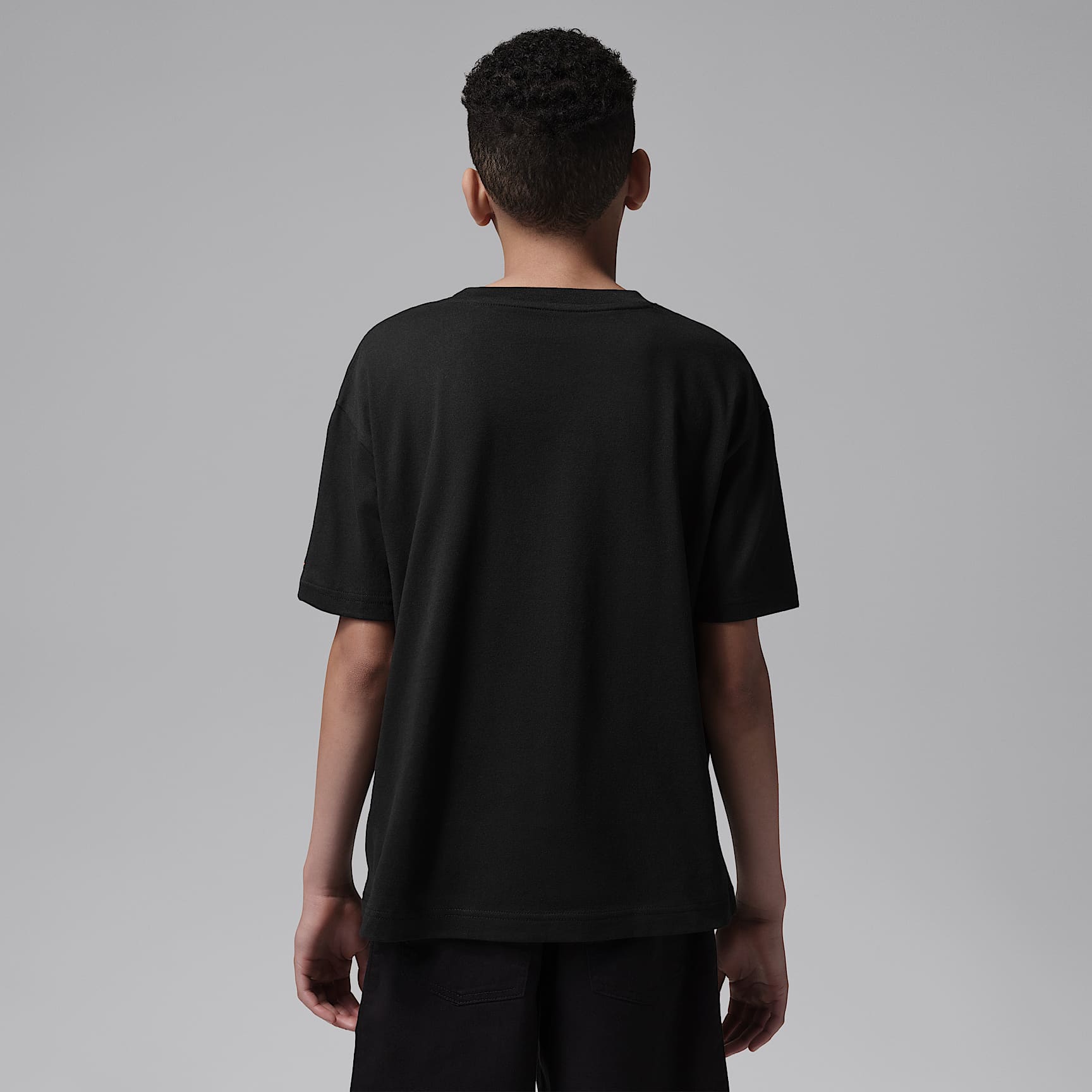 Playera retro para niños talla grande Toro Bravo Rings Jordan – Negro – vista 2