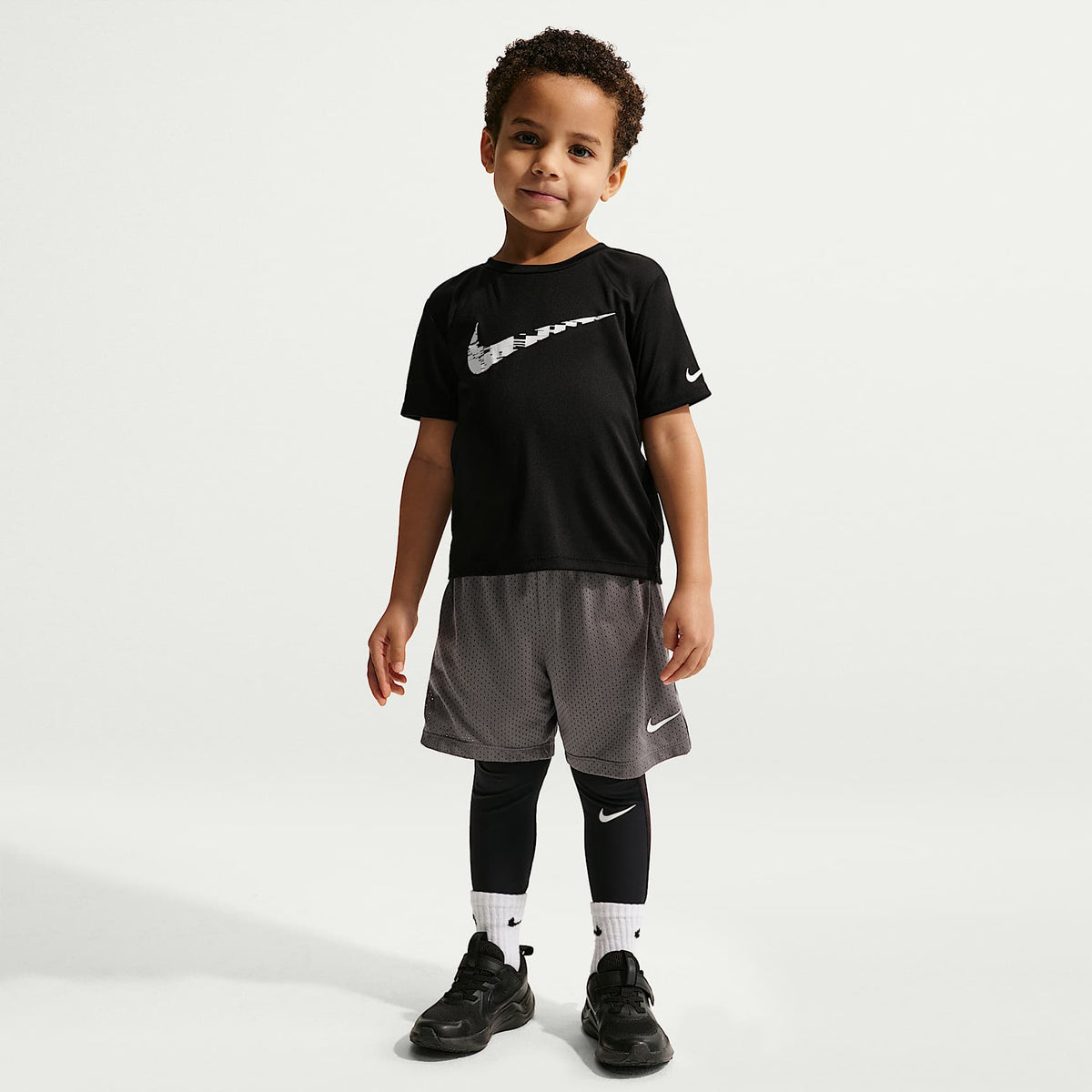 Playera de tela de punto Dri-FIT infantil Trophy Nike – Negro – vista 4