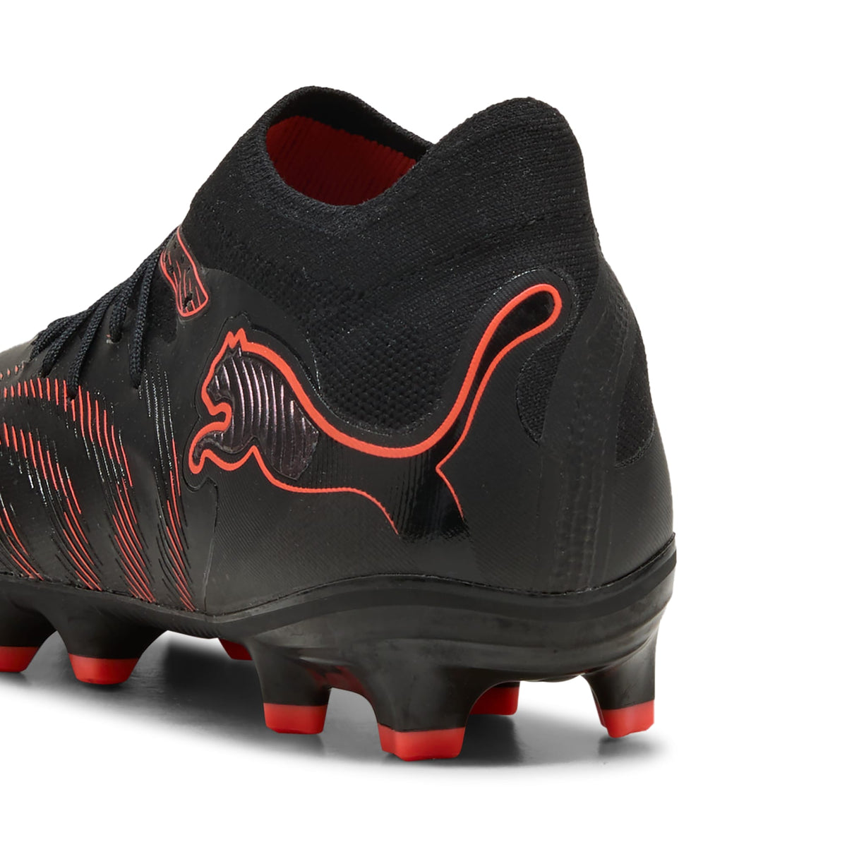 4 Colores, Tacos de futbol para superficies firmes y artificiales FUTURE 9 PRO para niños – PUMA Black-Glowing Red-Strong Gray – vista 3