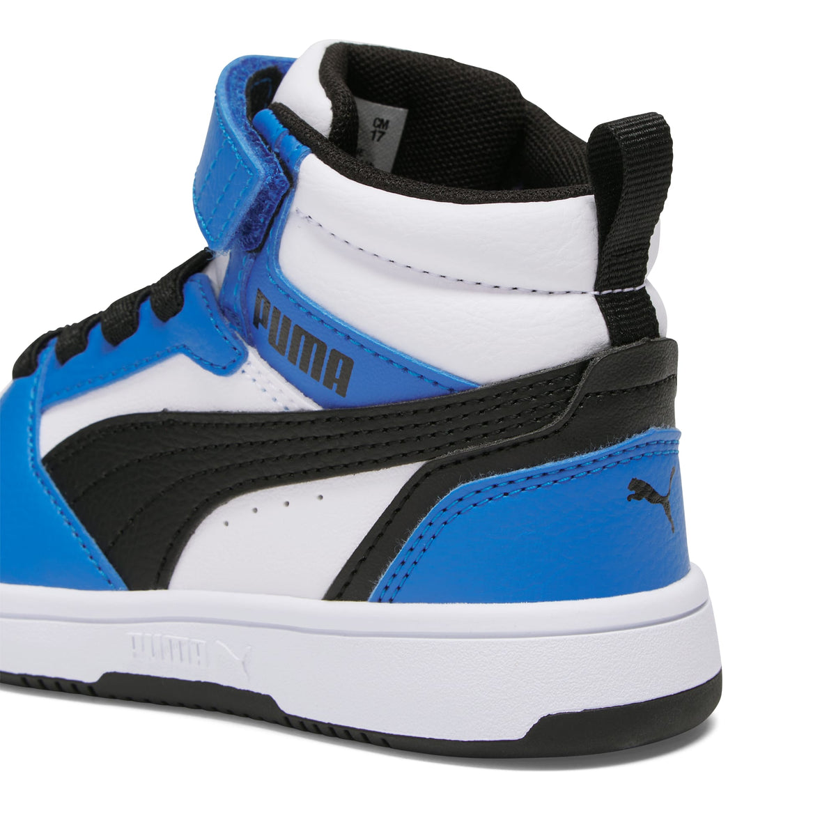 2 Colores, Tenis Rebound V6 Mid para niños – PUMA White-PUMA Black-Racing Blue – vista 3