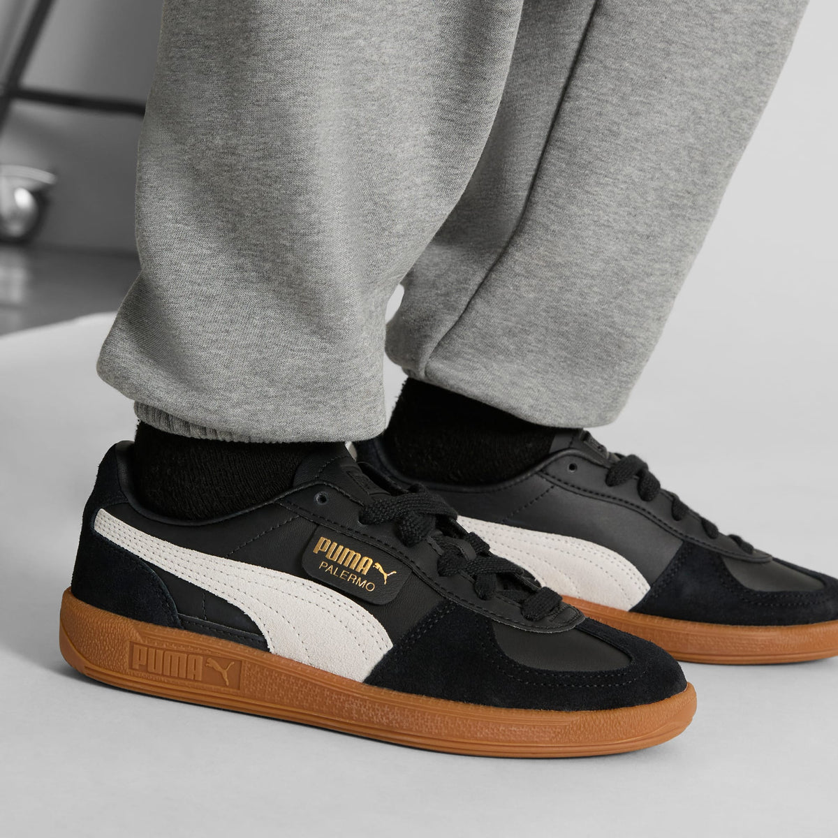 4 Colores, Tenis adolescentes de cuero Palermo – PUMA Black-Feather Gray-Gum – vista 2