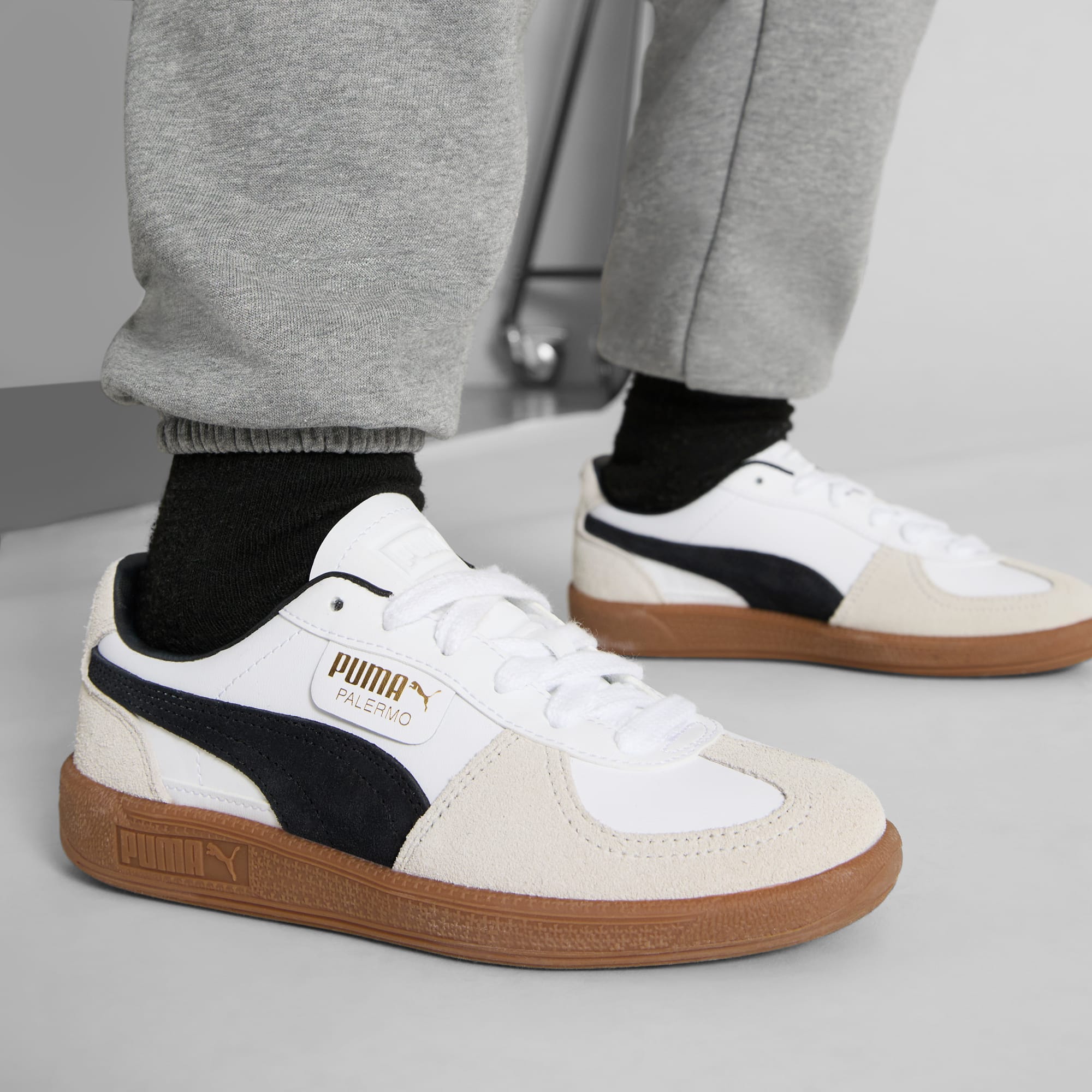 4 Colores, Tenis adolescentes de cuero Palermo – PUMA White-Vapor Gray-Gum – vista 2
