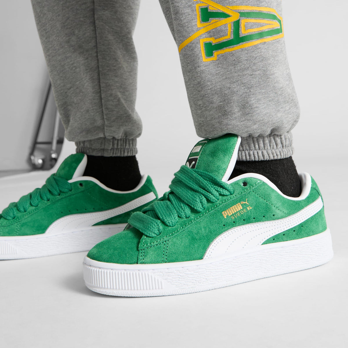 7 Colores, Tenis juvenil Suede XL – Archive Green-PUMA White – vista 2