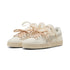 2 Colores, Tenis juveniles Suede Bloom – Frosted Ivory-Silver Fog – vista 4