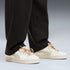 2 Colores, Tenis juveniles Suede Bloom – Frosted Ivory-Silver Fog – vista 2
