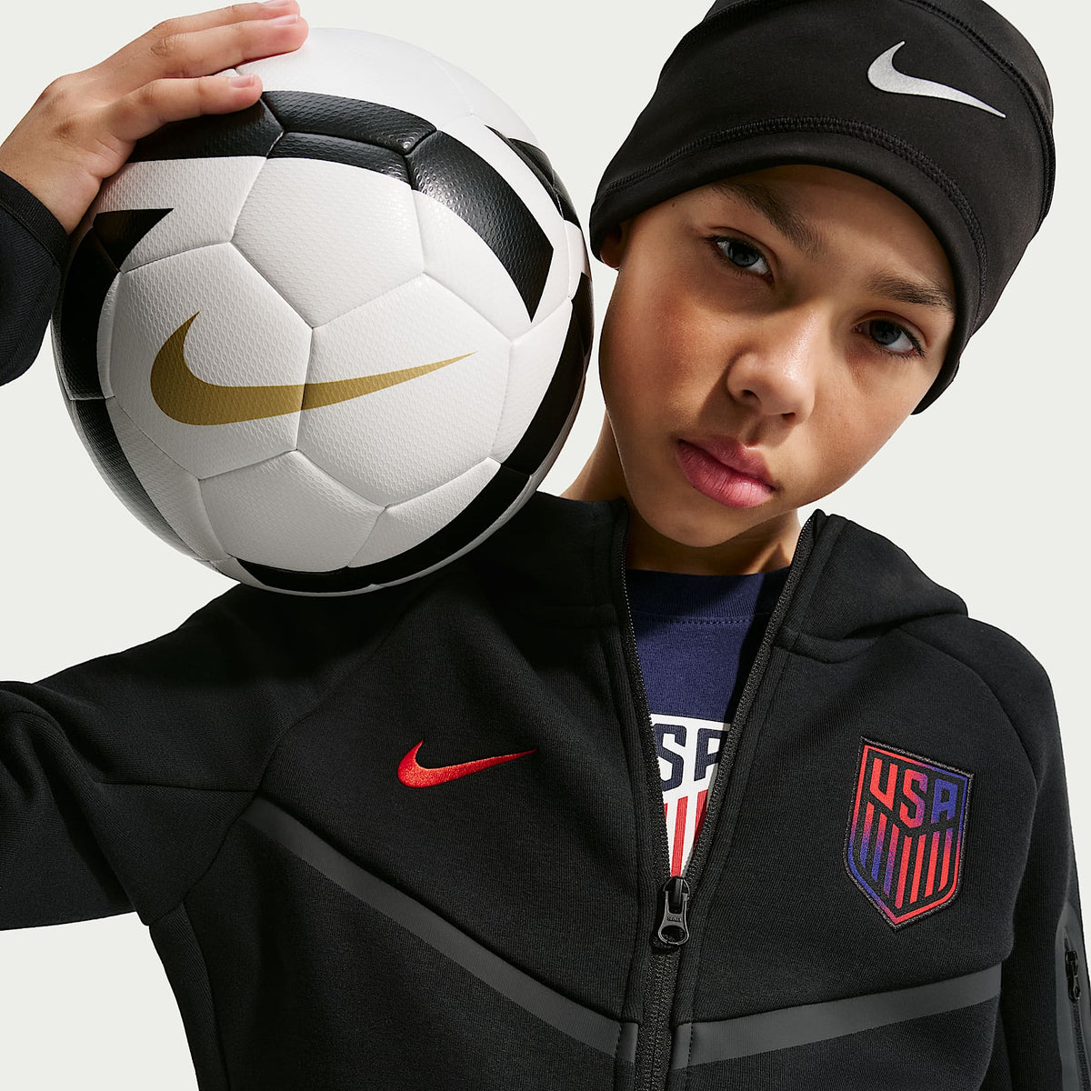 Sudadera con gorro de fútbol Nike de cierre completo para niño talla grande USMNT Tech Fleece – Negro/Rojo reto – vista 3