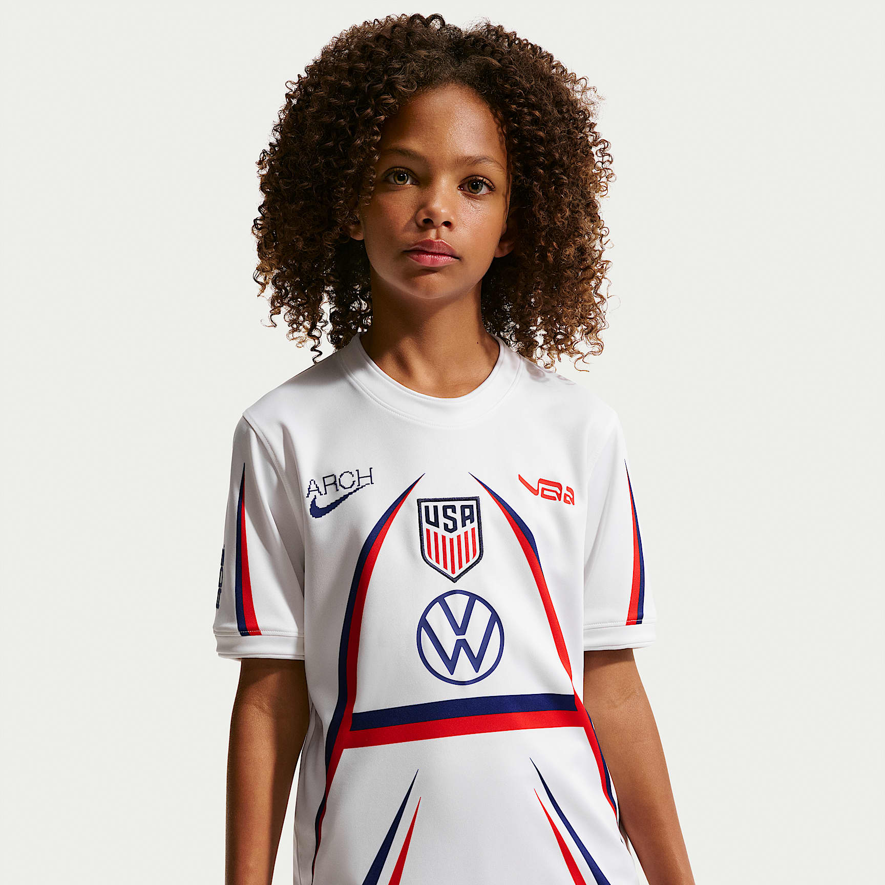 Playera de futbol de manga corta para niños talla grande USA x V.A.A. – Blanco/Azul royal intenso – vista 2