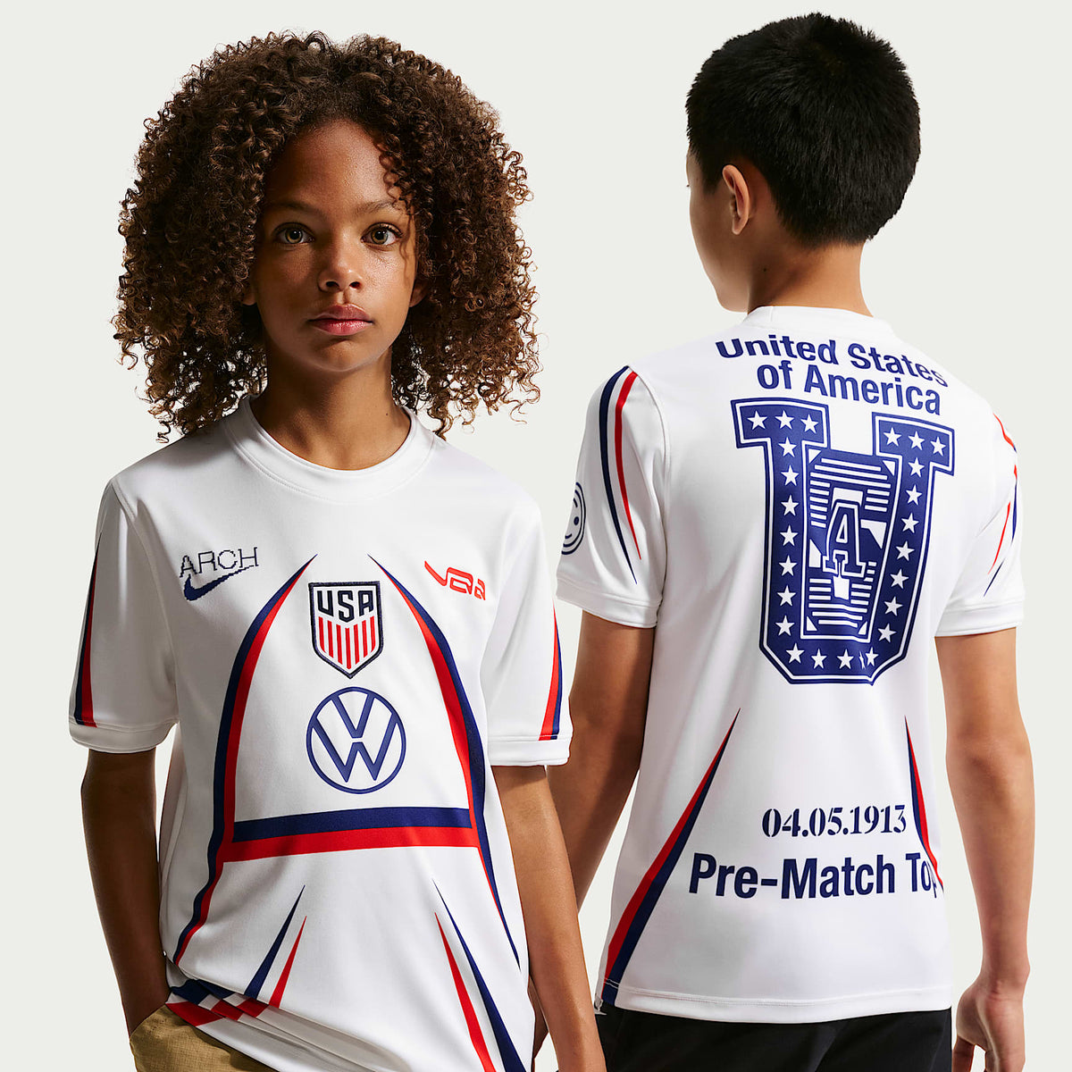 Playera de futbol de manga corta para niños talla grande USA x V.A.A. – Blanco/Azul royal intenso – vista 1