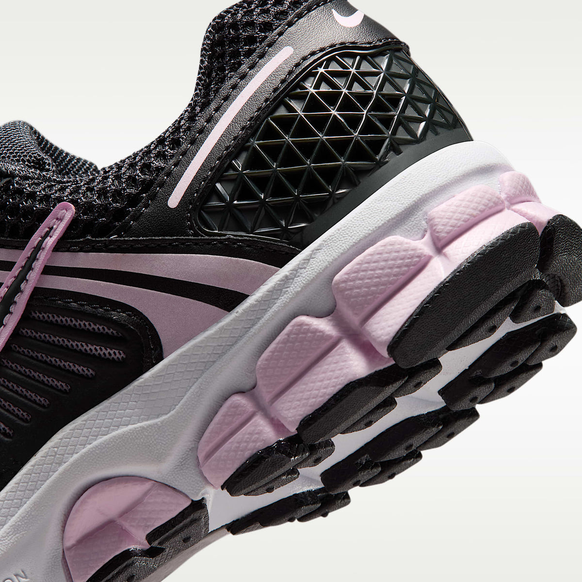 Nike Vomero 5 – Gris humo oscuro/Espuma rosa/Gris humo oscuro – vista 8