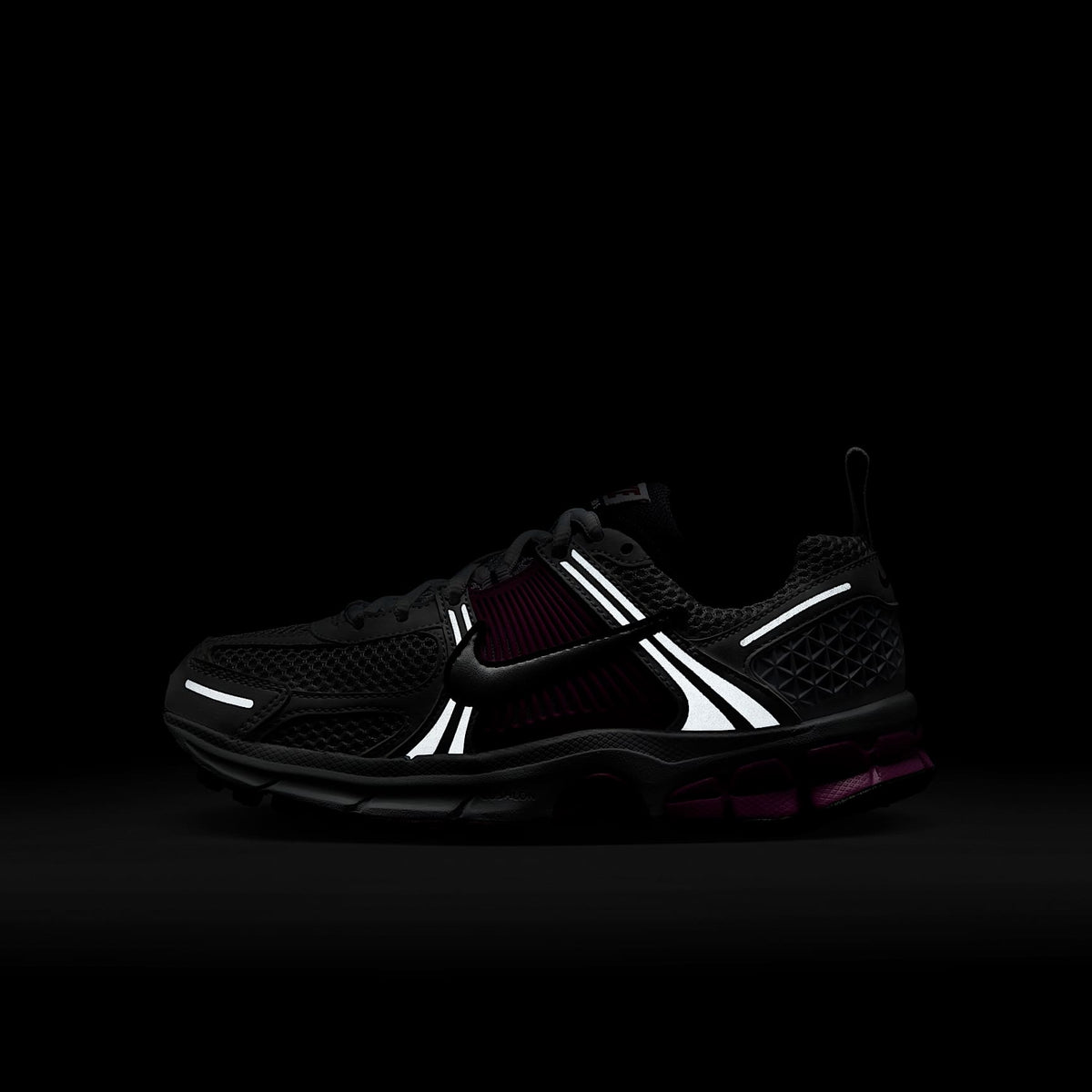 Nike Vomero 5 – Blanco/Platino puro/Fucsia cálido/Platino metalizado – vista 11