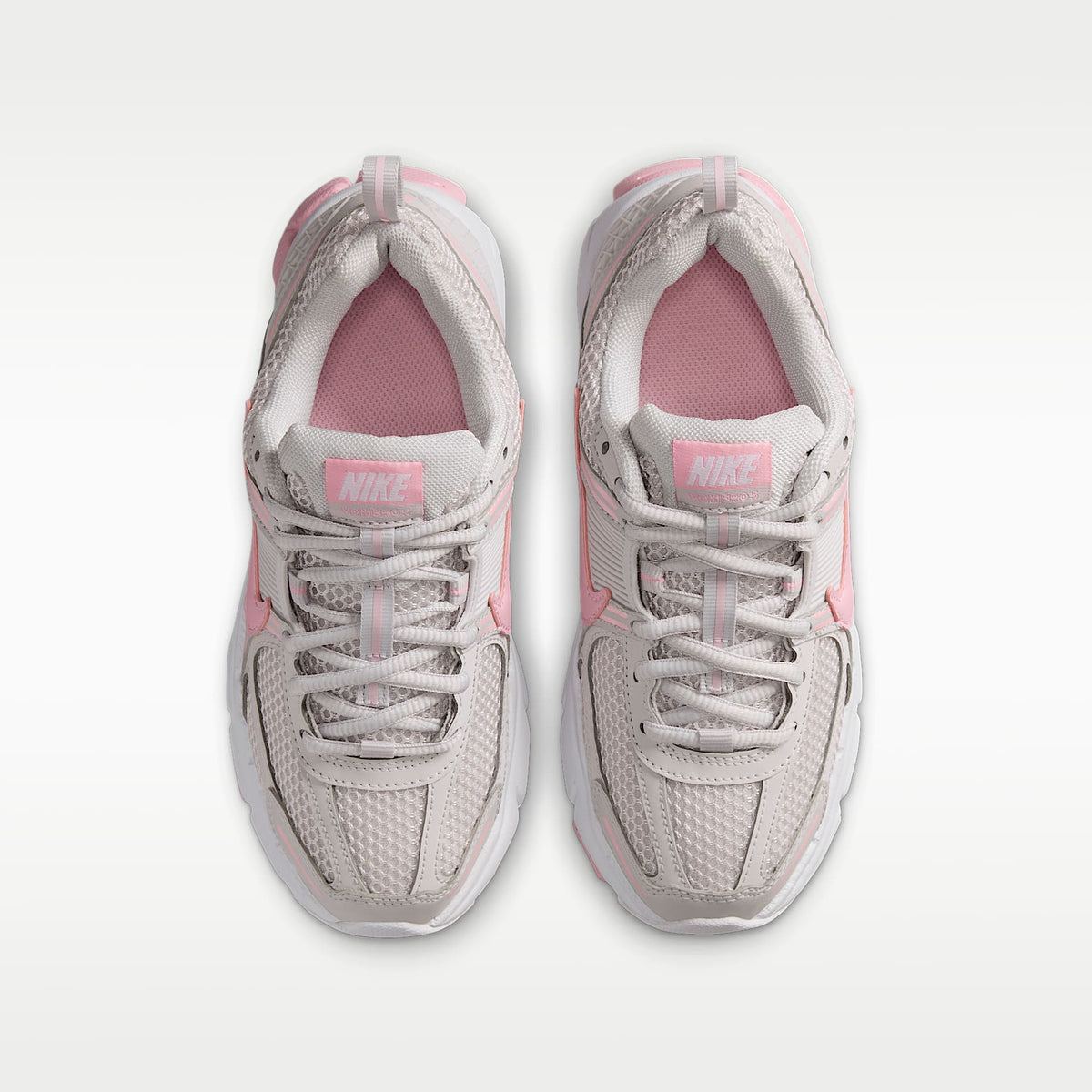Nike Vomero 5 – Gris vasto/Blanco/Blanco/Rosa suave medio – vista 4