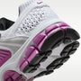 Nike Vomero 5 – Blanco/Platino puro/Fucsia cálido/Platino metalizado – vista 8