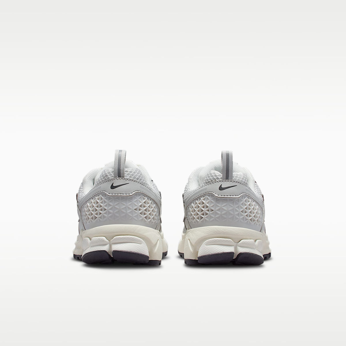 Nike Vomero 5 – Polvo fotón/Parrilla/Vela/Cromo – vista 6