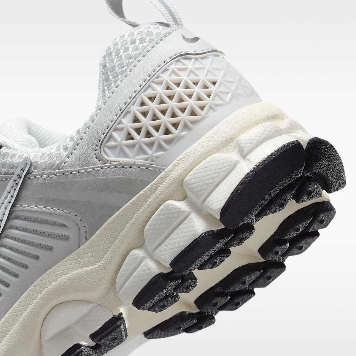 Nike Vomero 5 – Polvo fotón/Parrilla/Vela/Cromo – vista 8
