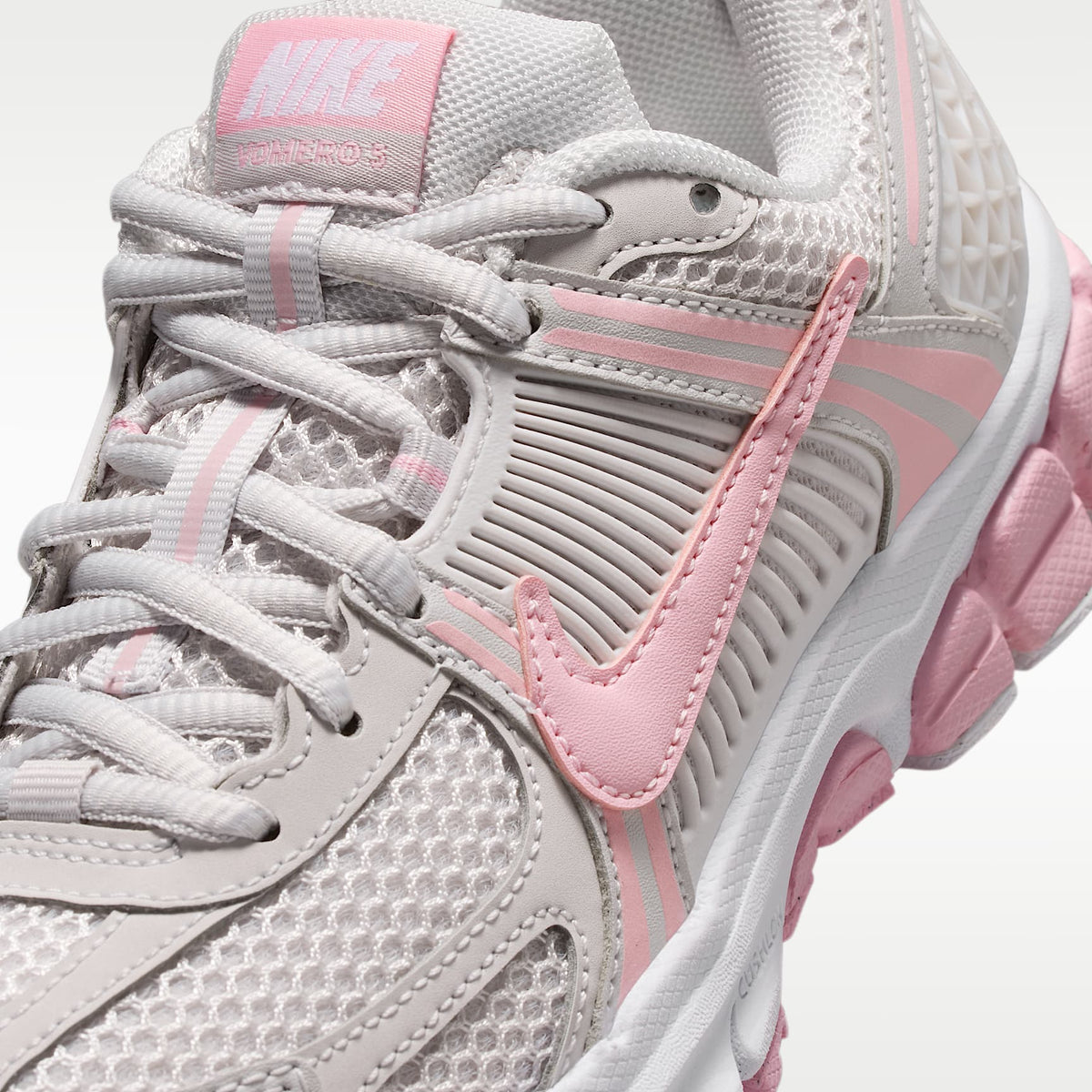 Nike Vomero 5 – Gris vasto/Blanco/Blanco/Rosa suave medio – vista 7