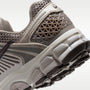 Nike Vomero 5 – Topo neblina/Rojo sedimento/Marfil pálido/Tatuaje – vista 8
