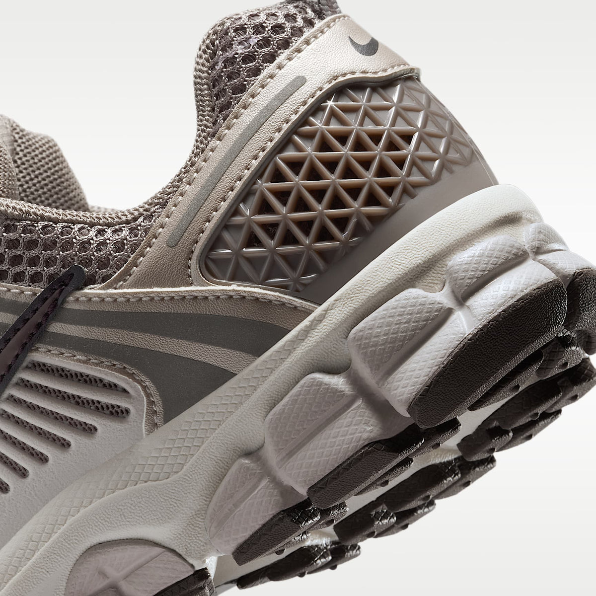 Nike Vomero 5 – Topo neblina/Rojo sedimento/Marfil pálido/Tatuaje – vista 8