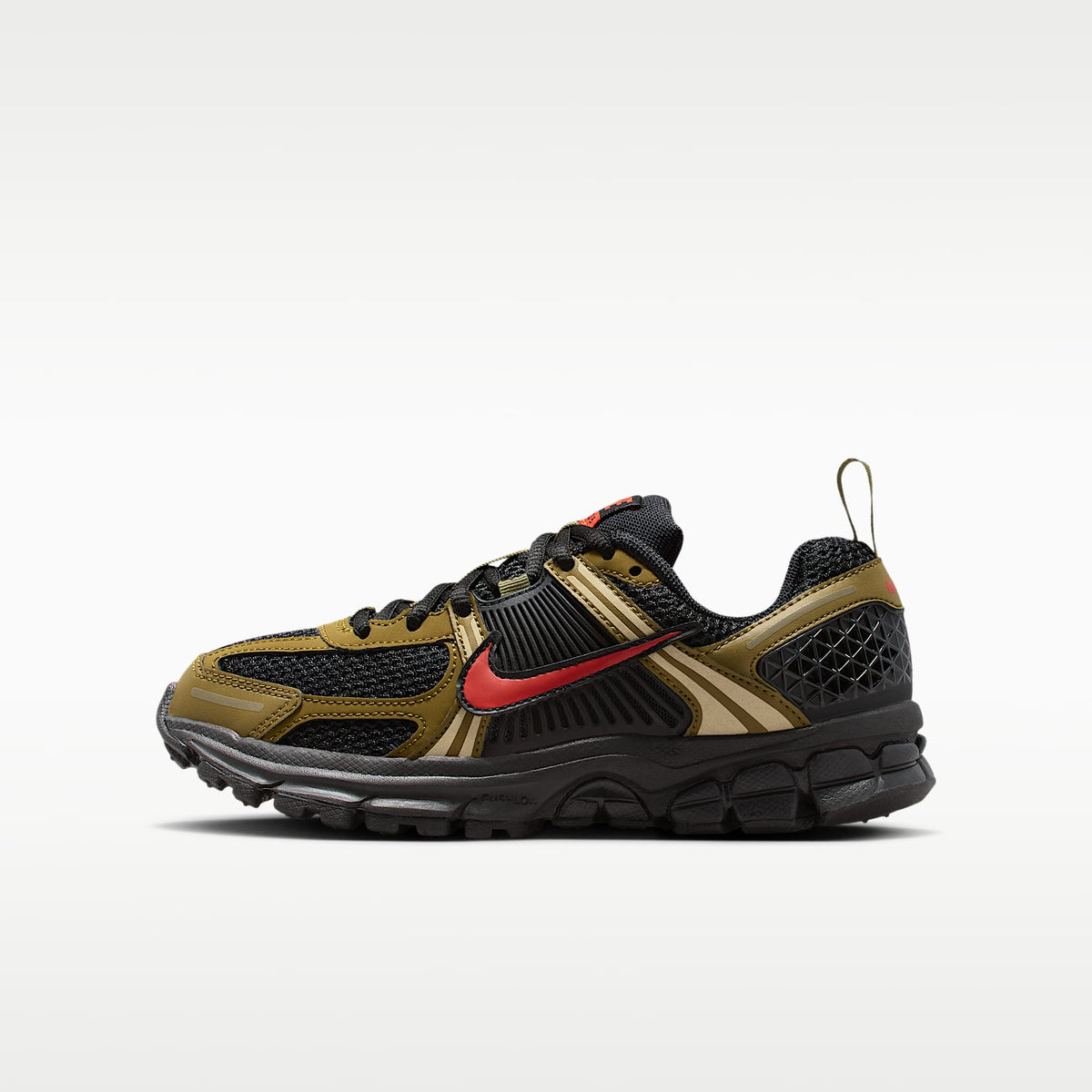 Nike Vomero 5 – Negro/Chaleco oliva/Musgo cuántico/Rojo picante – vista 1
