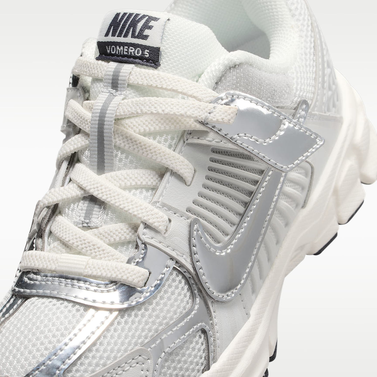 Nike Vomero 5 – Polvo fotón/Parrilla/Vela/Cromo – vista 7