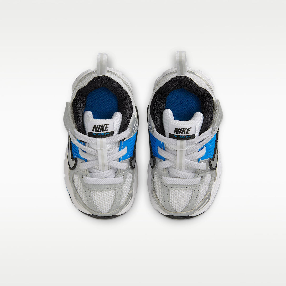 Nike Vomero 5 – Blanco/Azul foto claro/Negro/Plata metalizado – vista 4