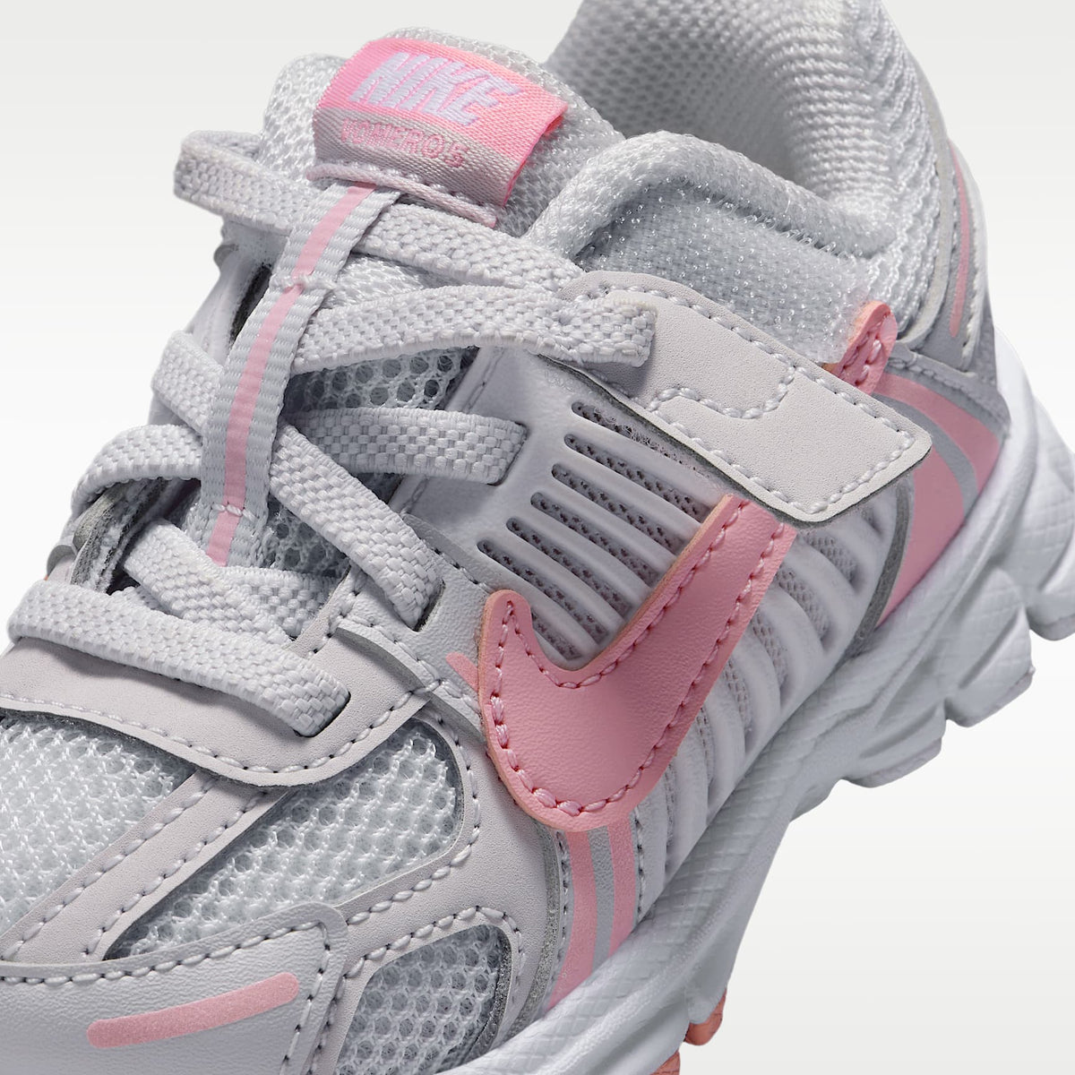 Nike Vomero 5 – Gris vasto/Blanco/Blanco/Rosa suave medio – vista 7