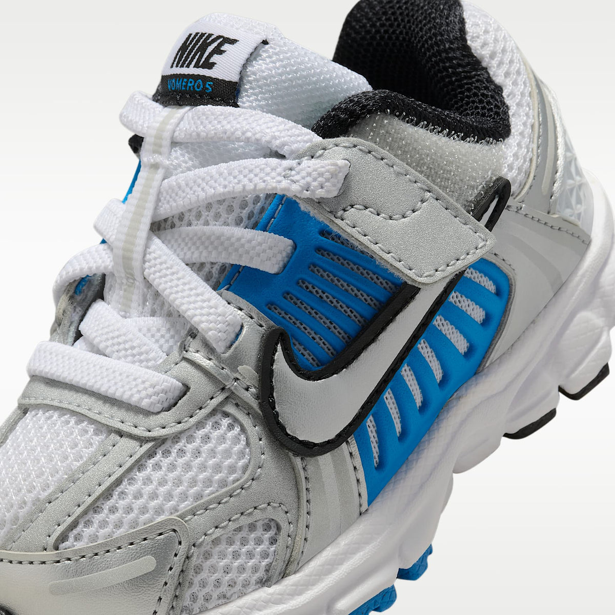 Nike Vomero 5 – Blanco/Azul foto claro/Negro/Plata metalizado – vista 7