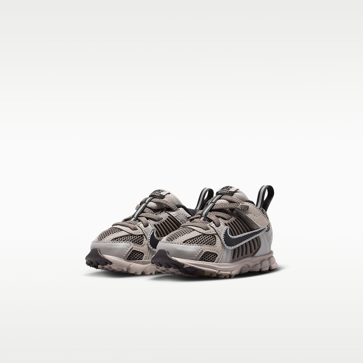 Nike Vomero 5 – Gris universitario/Cueva/Plata metalizado/Negro – vista 5