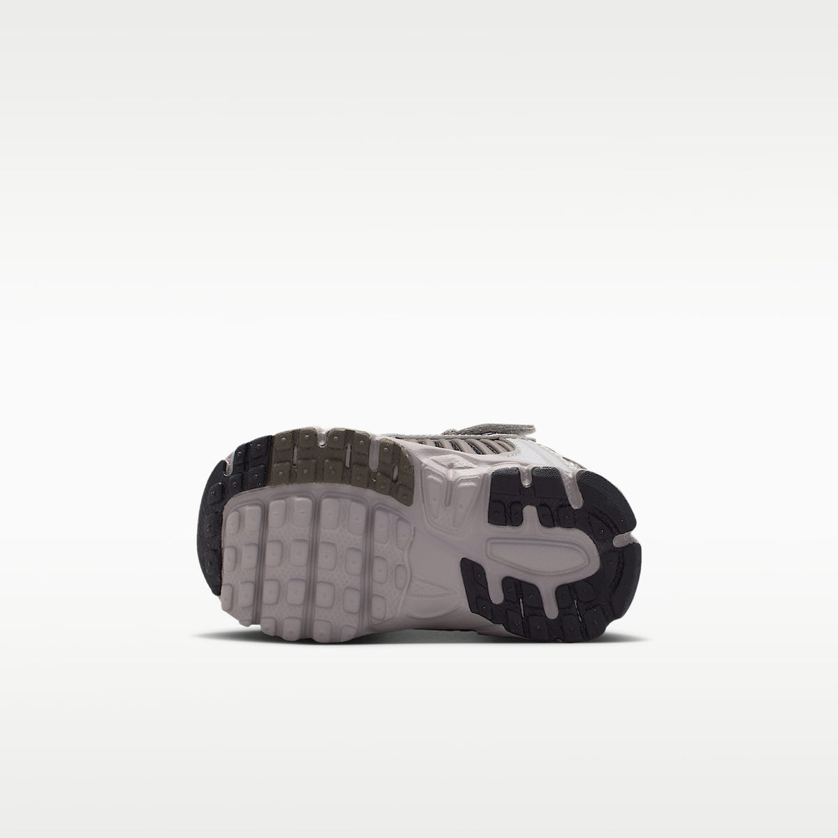 Nike Vomero 5 – Gris universitario/Cueva/Plata metalizado/Negro – vista 2