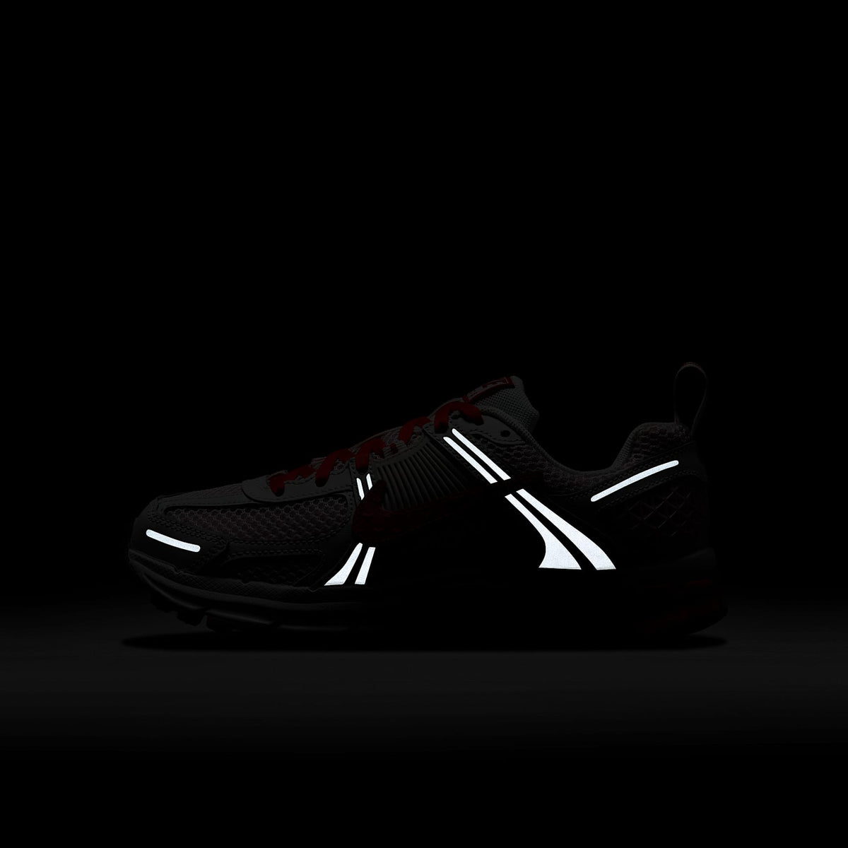 Nike Vomero 5 – Blanco cumbre/Espuma rosa/Rojo team oscuro/Carmesí claro – vista 11