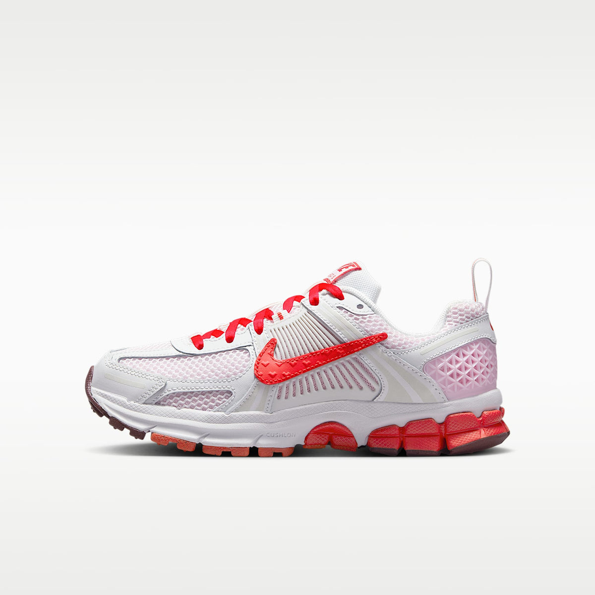 Nike Vomero 5 – Blanco cumbre/Espuma rosa/Rojo team oscuro/Carmesí claro – vista 1