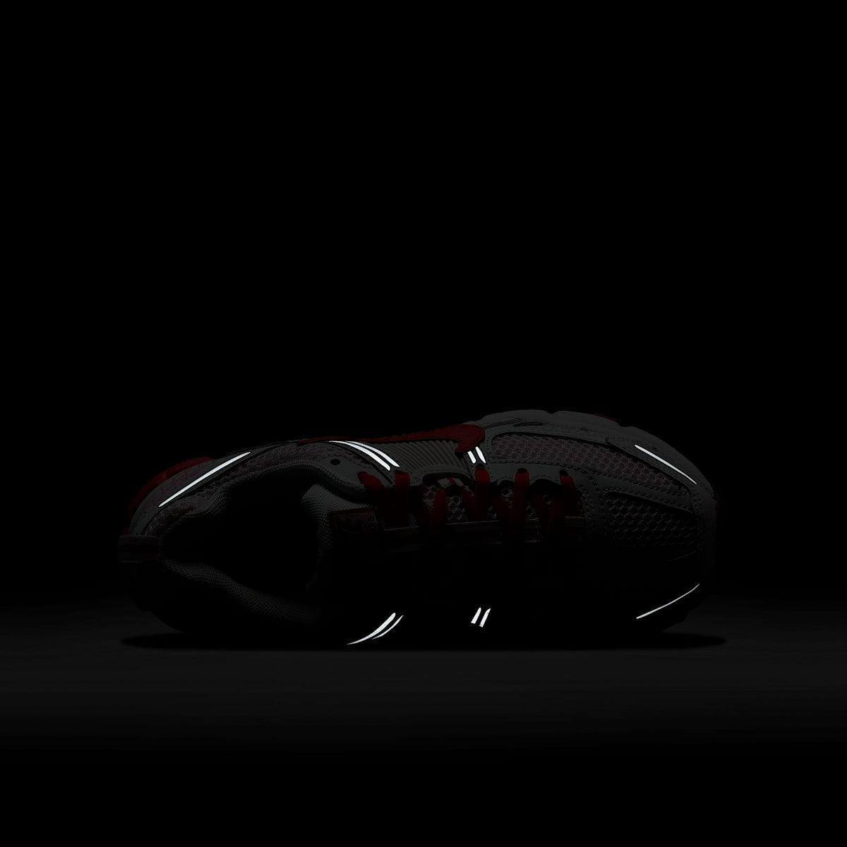 Nike Vomero 5 – Blanco cumbre/Espuma rosa/Rojo team oscuro/Carmesí claro – vista 9
