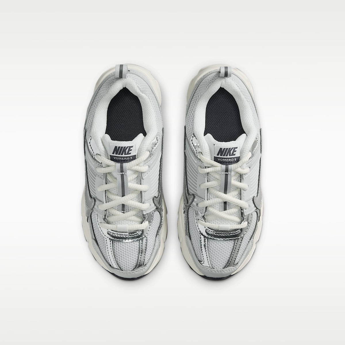 Nike Vomero 5 – Polvo fotón/Parrilla/Vela/Cromo – vista 4